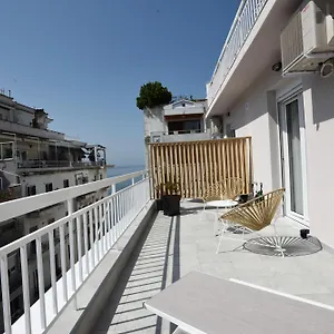 magnifique-luxury-suites-thessaloniki.hotelschalkidiki.net/
